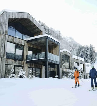 Naturhotel Forsthofgut - skiers passing hotel, 2023-LS_edited