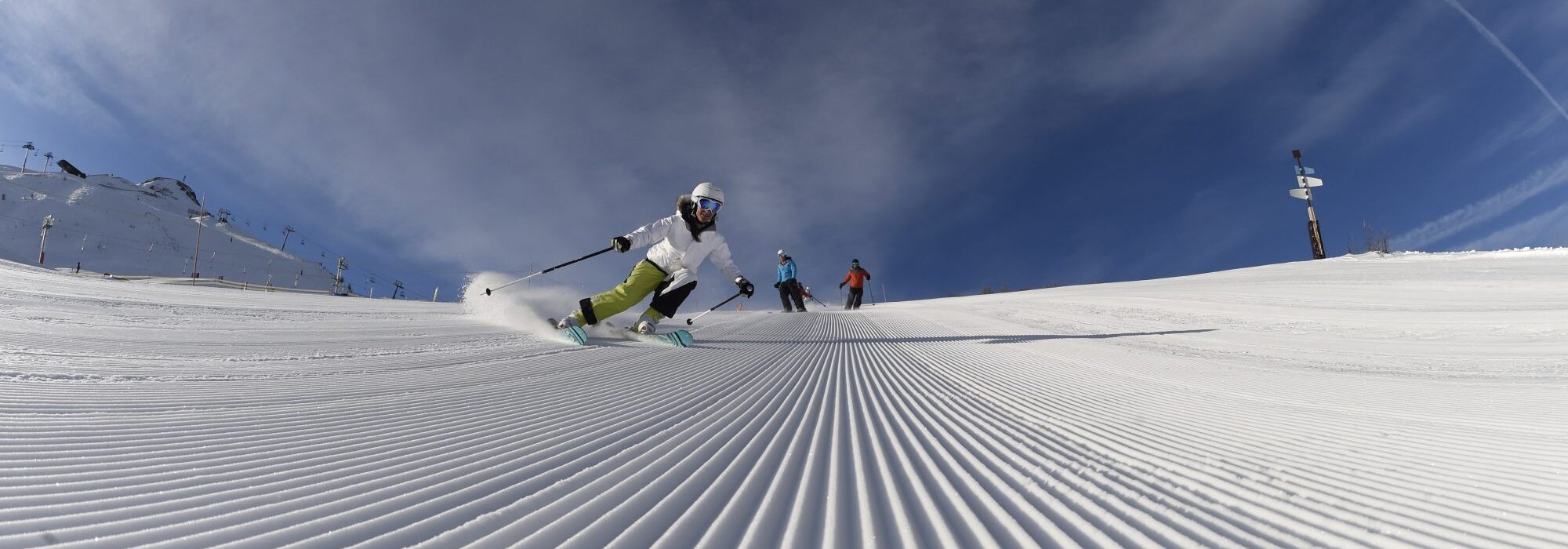 1Ski  Skieurs piste damee Credit Zoomjpg copy