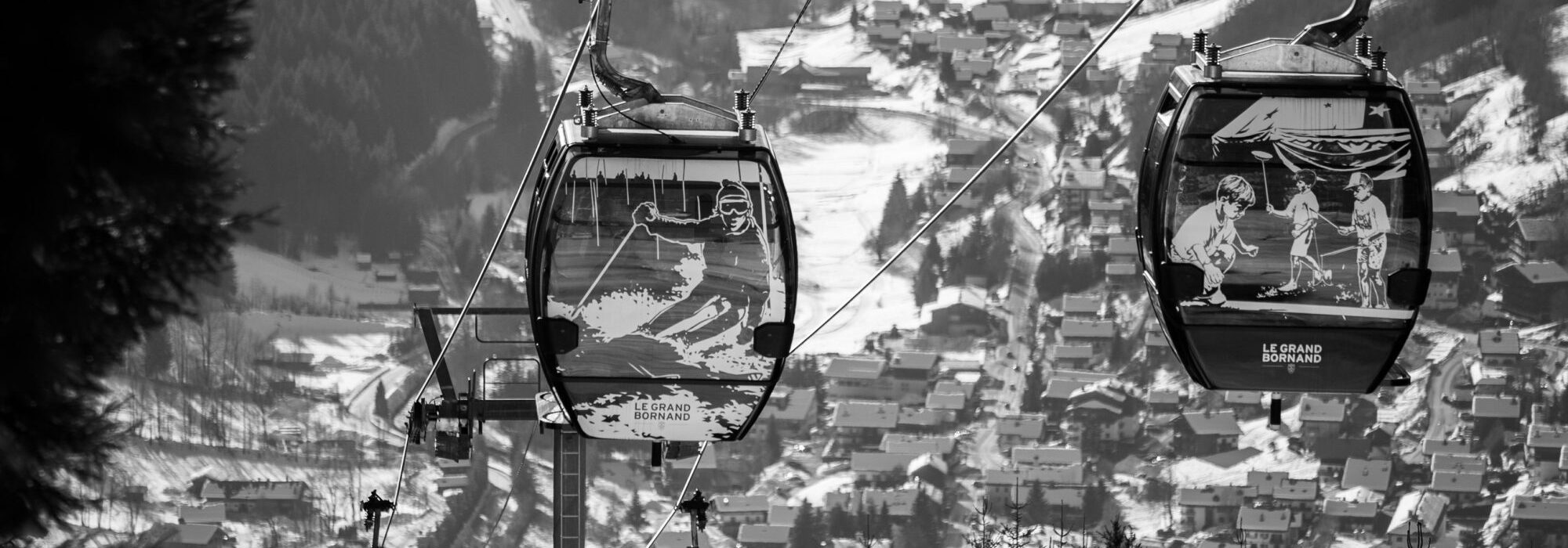 Resort Uses Gondolas as Art Gallery © AUGUSTIN LOSSERAND 3