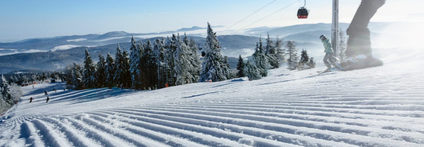 active alpine cable car 880497