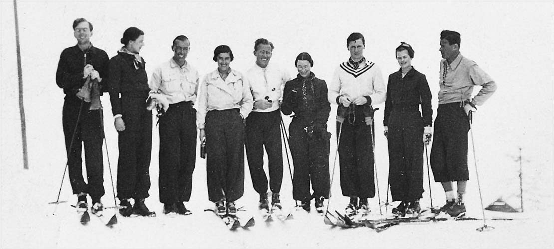 photo of Erna and friends 1940s 0