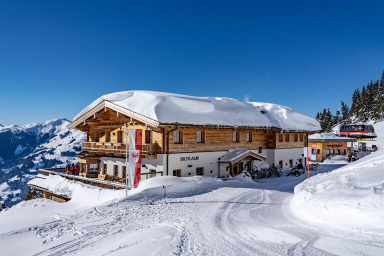 Exterior Bichlalm hut in Kitzbühel in winter_©Kitzbühel Tourismus-resized-to-large