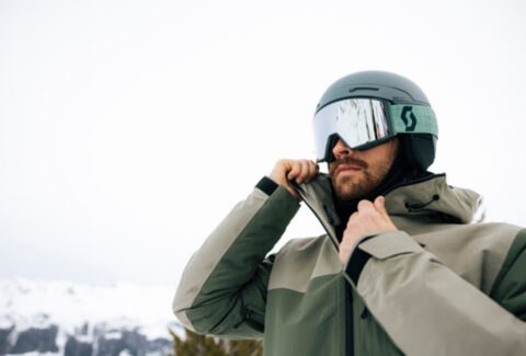 Skier wearing a SCOTT ski helmet and goggles